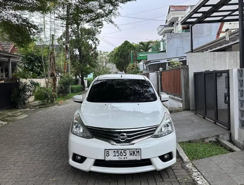 Nissan Grand Livina 2014 XV AT Matic Facelift NIK 2013