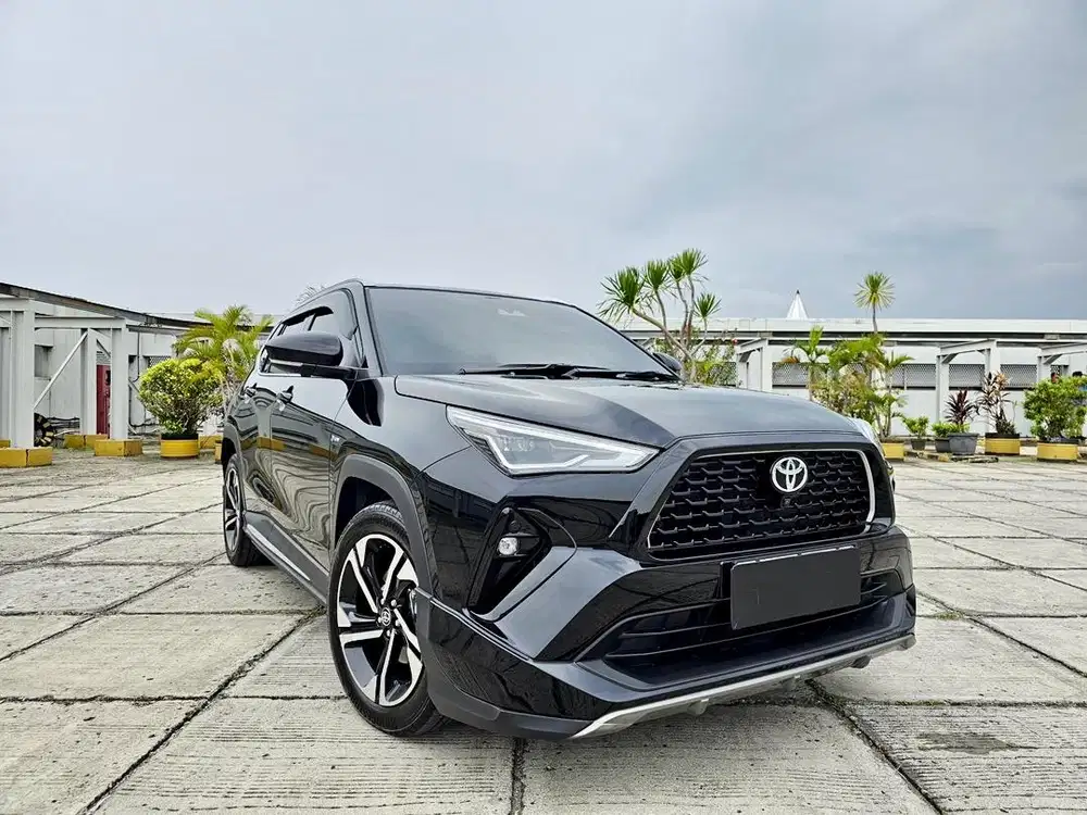 [KM 10 RIBUAN]TOYOTA YARIS CROSS S GR HEV TSS HYBRID AT HITAM 2023