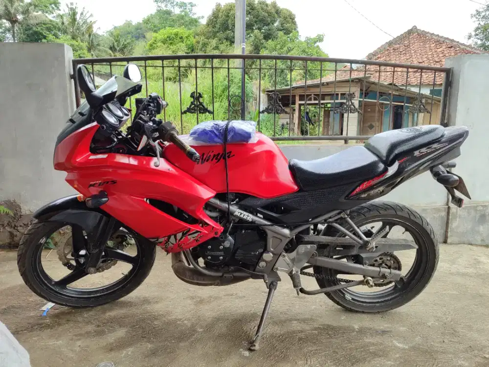 Kawasi RR 150 merah hitam