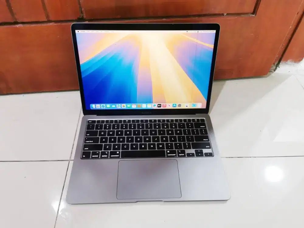 Macbook Air 2020 13inch Core i5 8GB 256GB