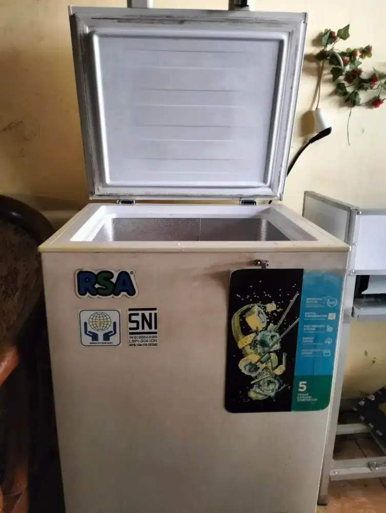 Dijual freezer rumah tangga ukuran 96L