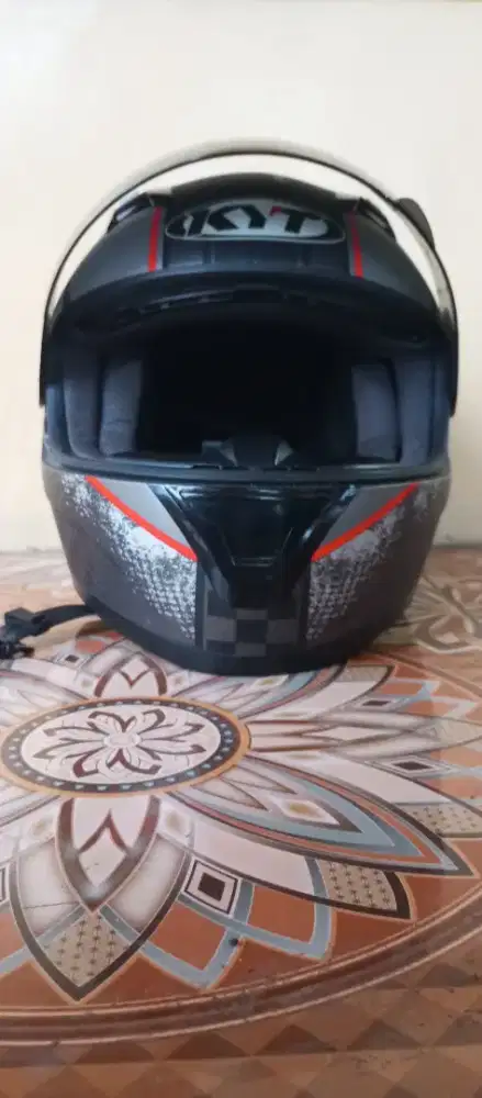 Helm kyt r10 size XL masih sangat bagus