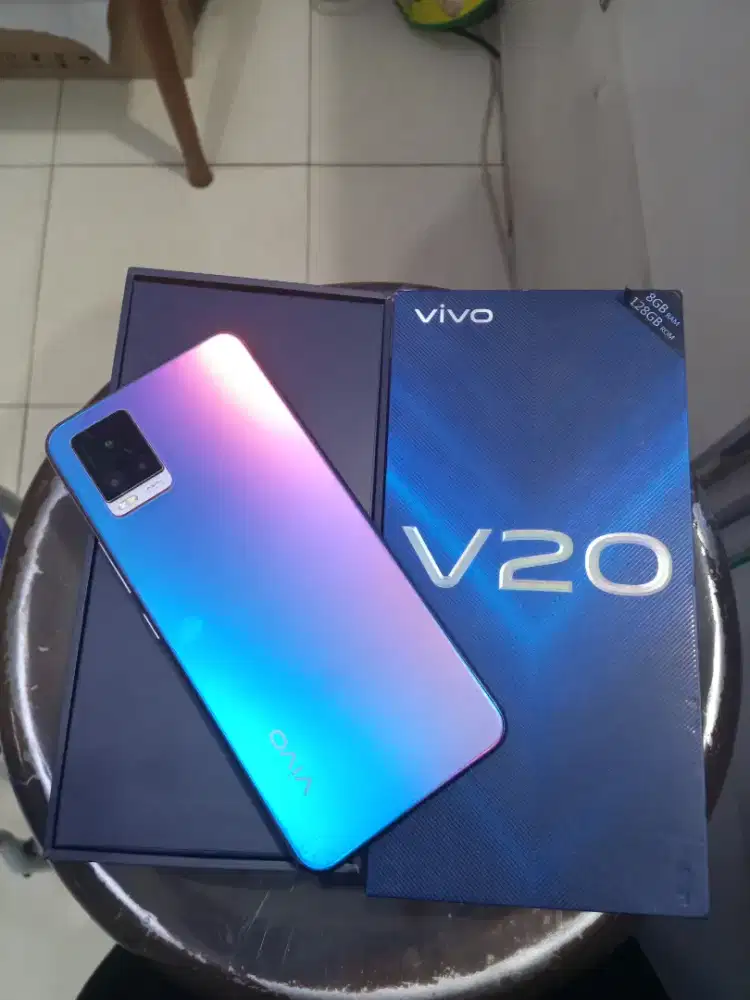 Vivo v20 8/128 hp dan dus