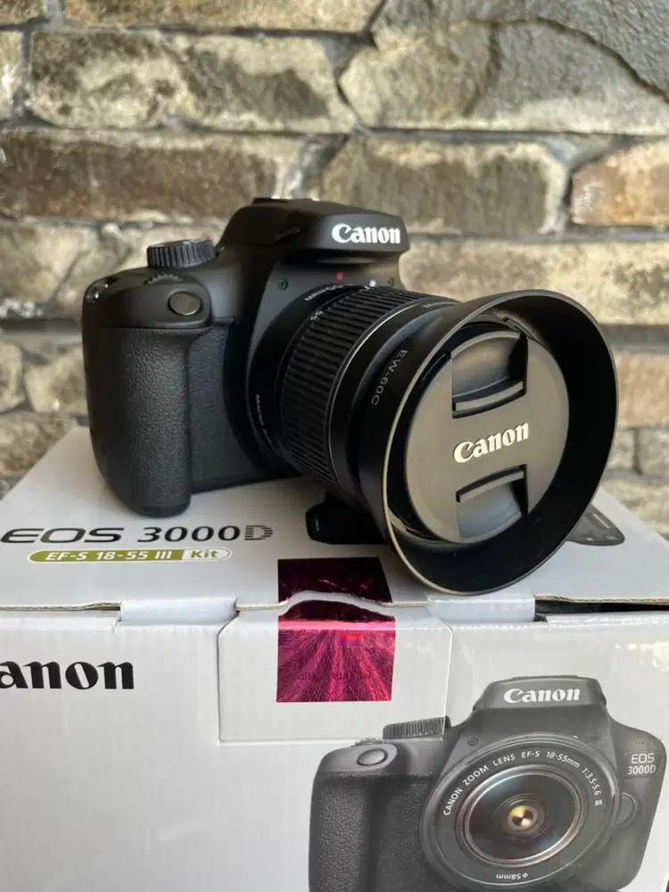 Jual kamera DSLR Canon 3000D kondisi mulus seperti baru