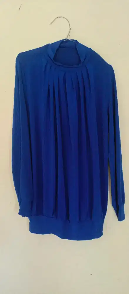 Blus biru elegan