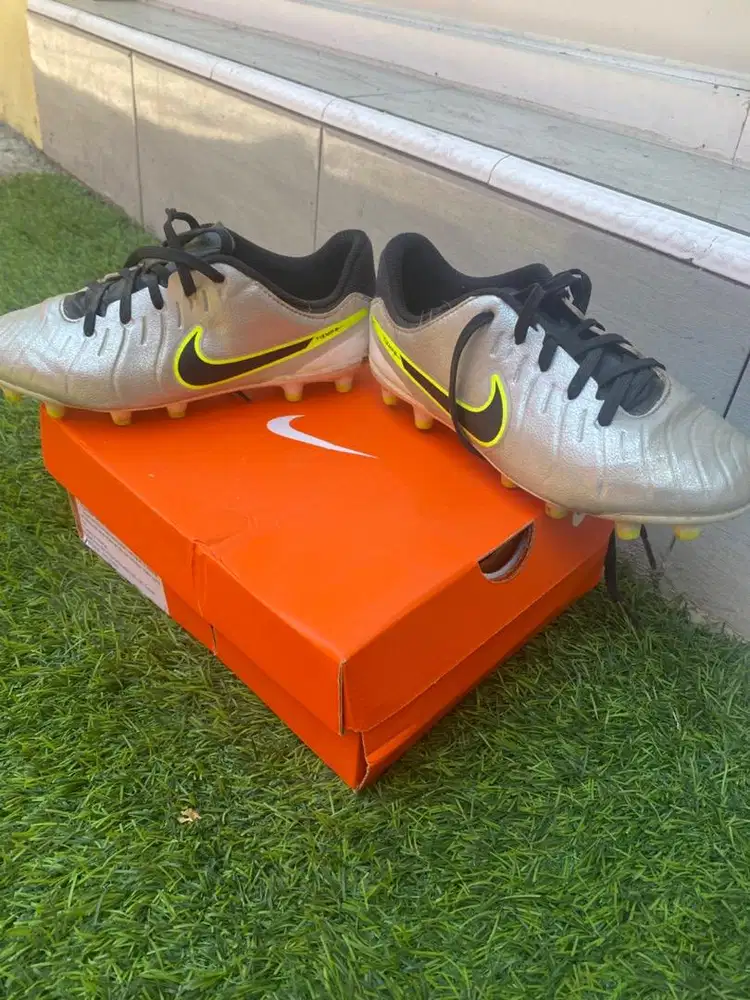 Tiempo Legend 10 Academy JR FG/MG