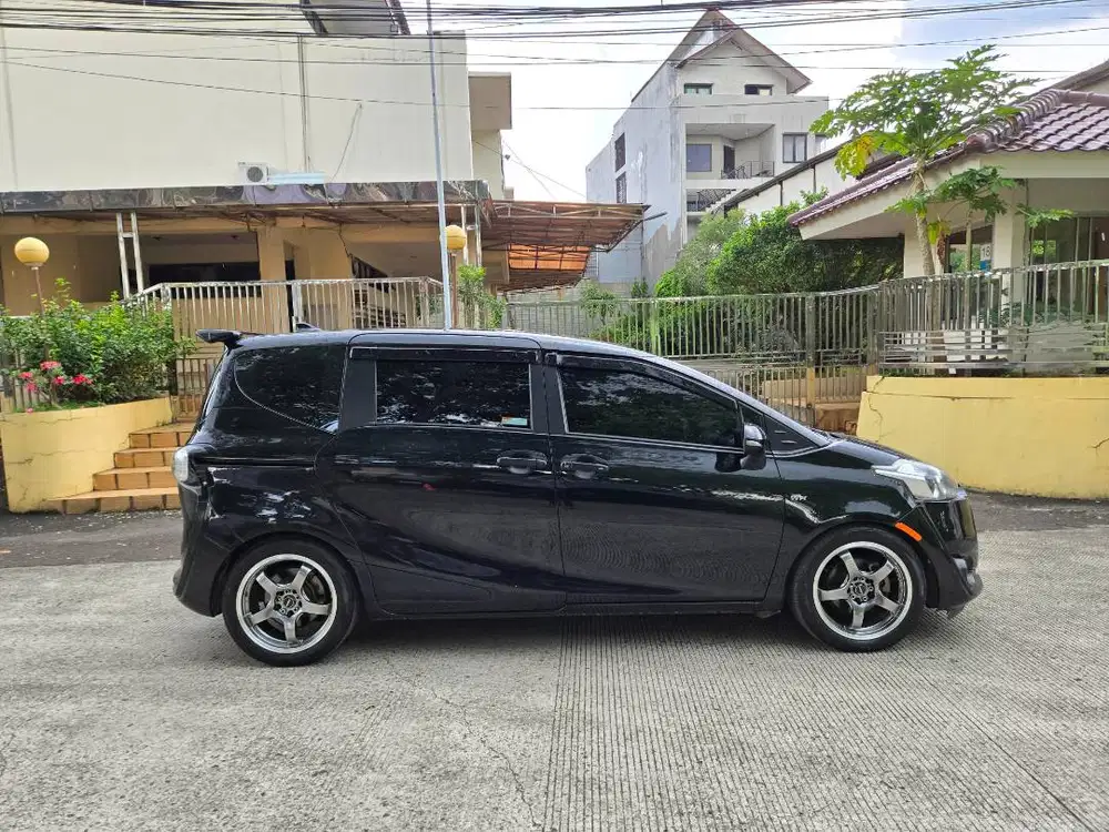 Toyota Sienta V 2017 Pajak Hidup