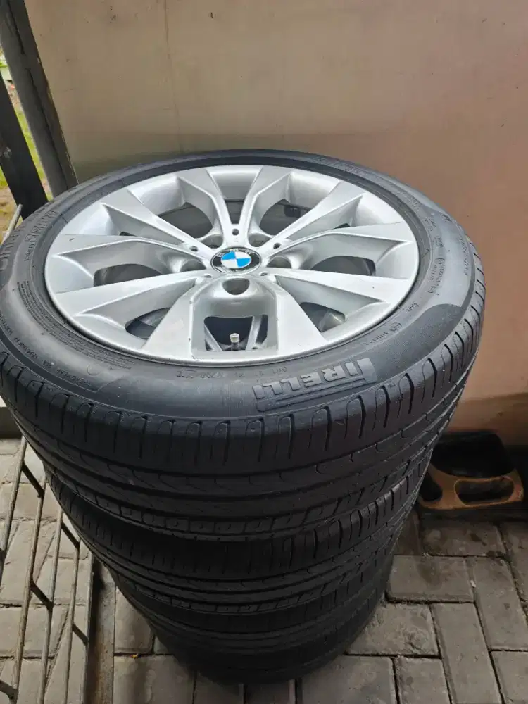 Velg dan ban oem bmw x1 R17 th 2012 mulus 99%ban tembus smua 2012 80%