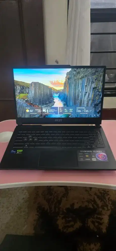 Laptop Gaming MSI Cyborg 15 A12VE Core i7 (JARANG DIPAKAI)