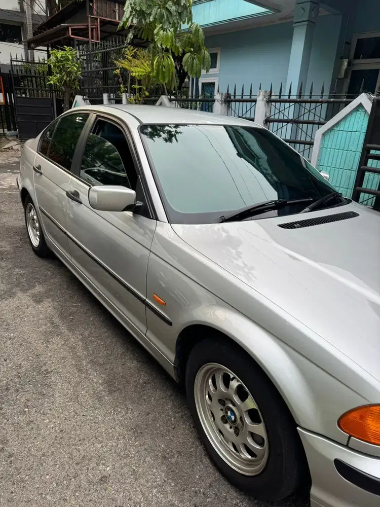 BMW 318i 2001 Bensin