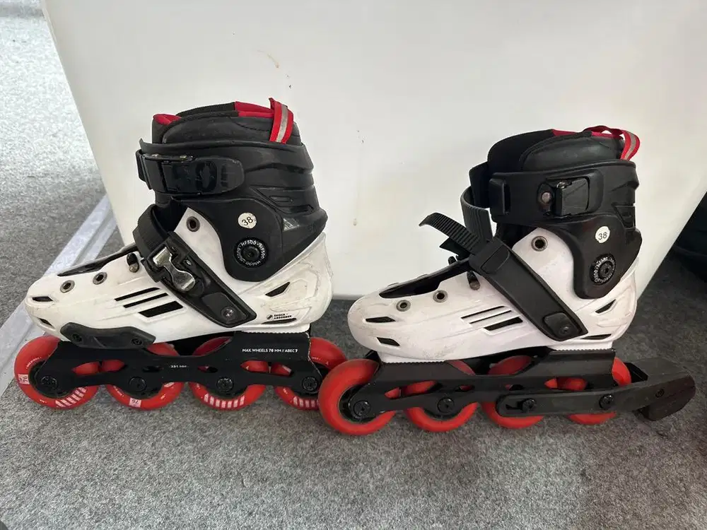 Sepatu roda ukuran 38 Merk oxelo