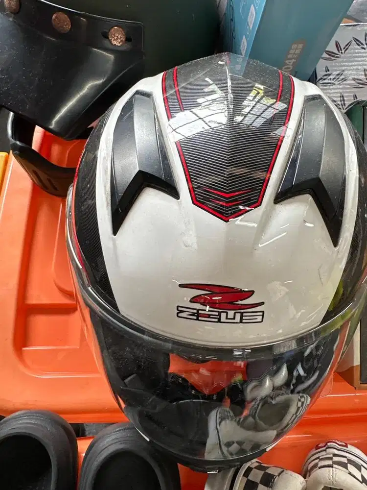 Helm Zeus ukuran L