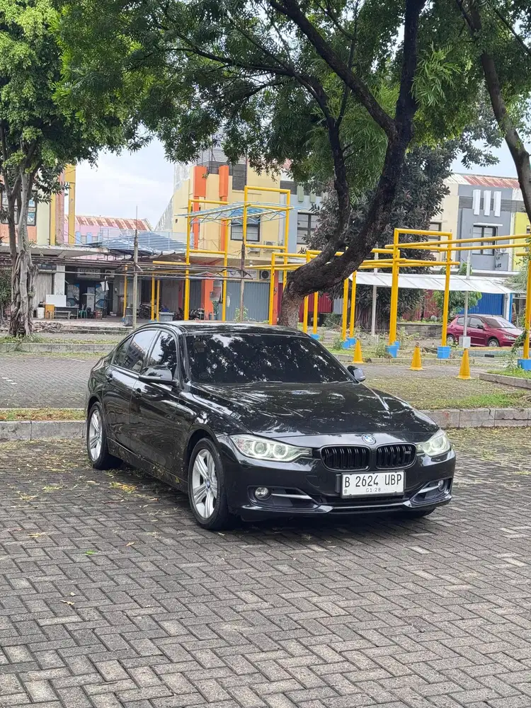 BMW 320i 2012 Bensin