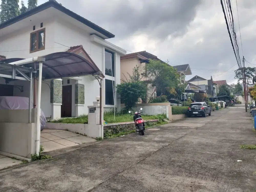 Rumah Minimalis di Komplek Cigadung Dekat Dago Bandung Utara