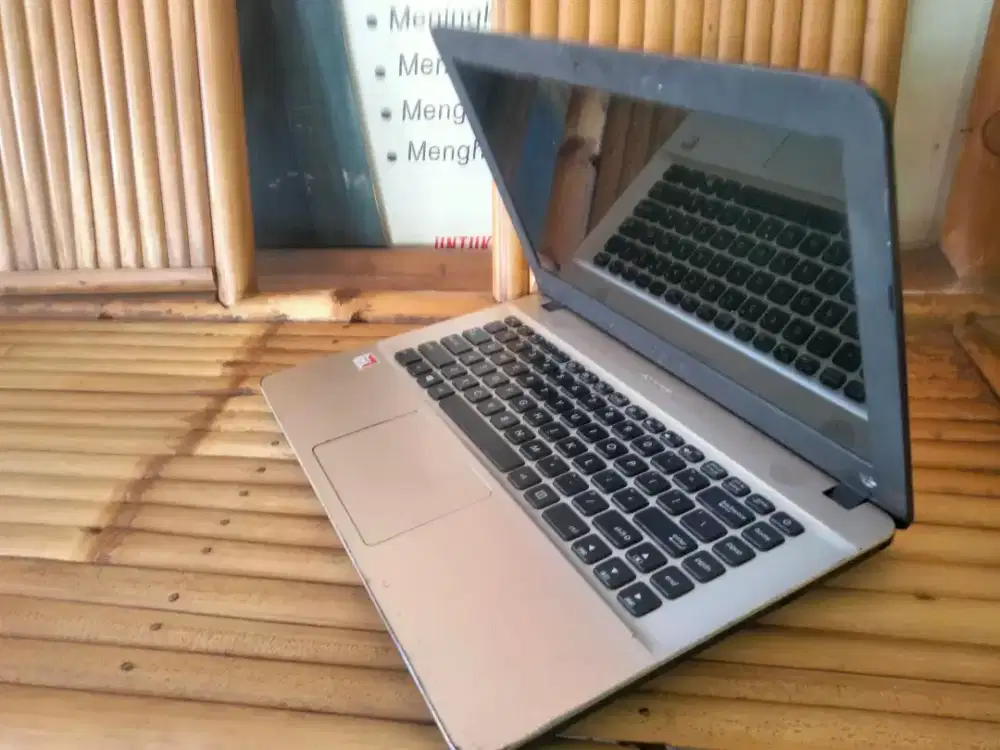 Laptop keren Asus X441B/AMD A4-9125/RAM 4GB/ssd128gb/VGA AMD RADEON R3