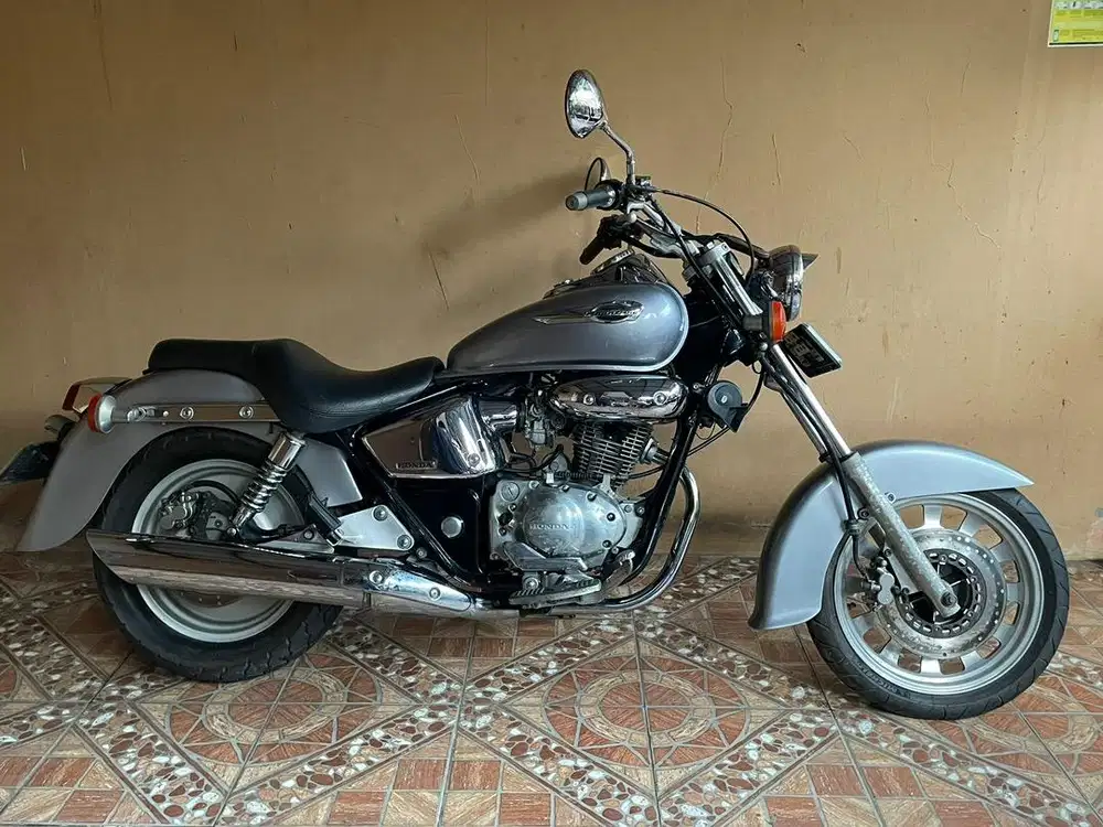 Honda Phantom Silver limited