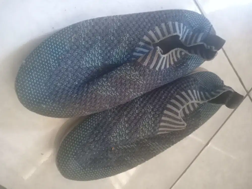 Sepatu slip on anak