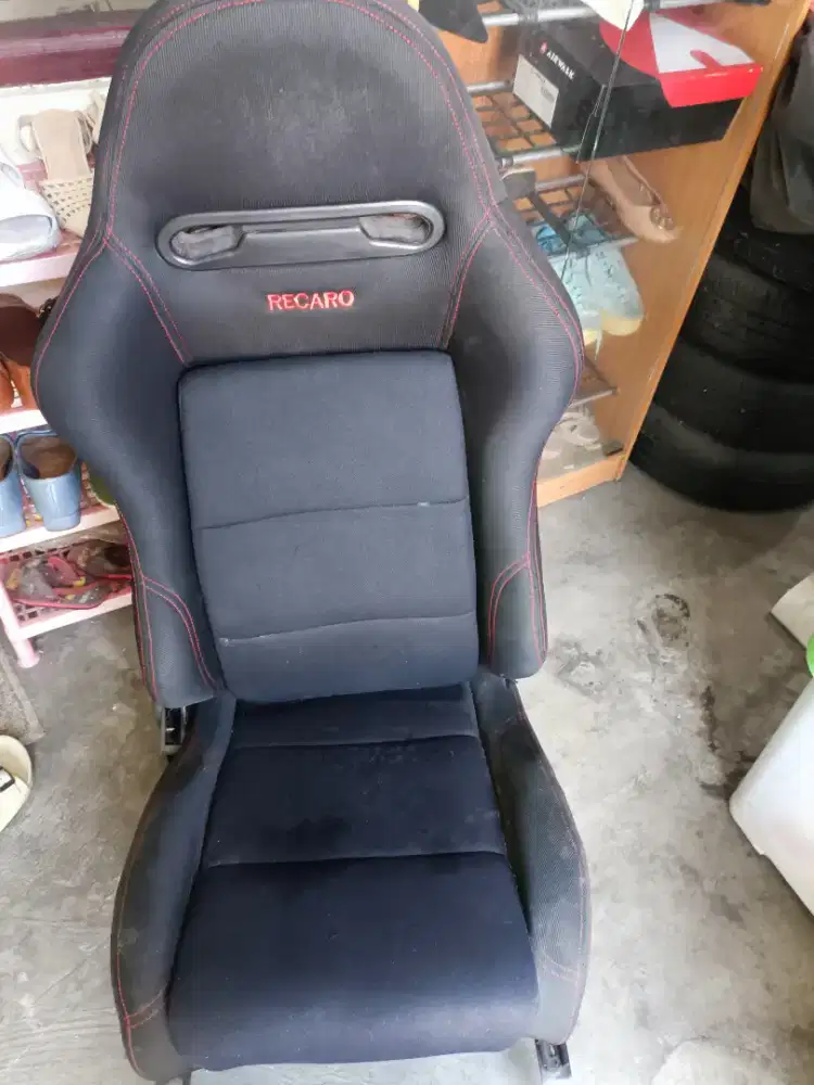Jok mobil merk RECARO