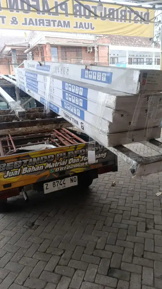WALL PANEL DINDING MENERIMA ANTAR BAHAN & TERPASANG