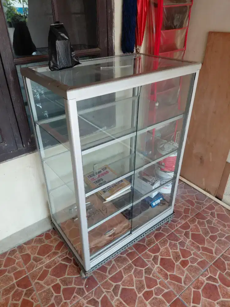 Etalase kaca ukuran 50x70x t120