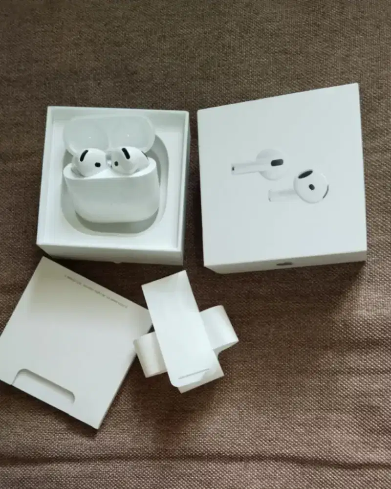 AIRPODS 4 APPLE IBOX GARANSI ON. DIJAMIN MASIH GRESS SEPERTI BARU