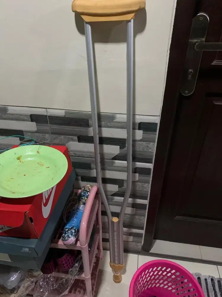 Kruk (Tongkat Terapi Jalan) Bekas
