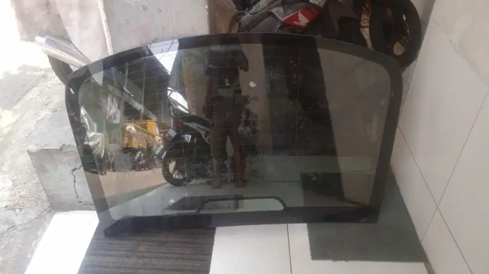 Kaca mobil belakang hond jazz 2000~2010