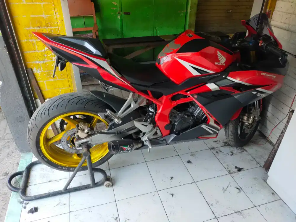 Dijual motor kesayangan CBR 250RR