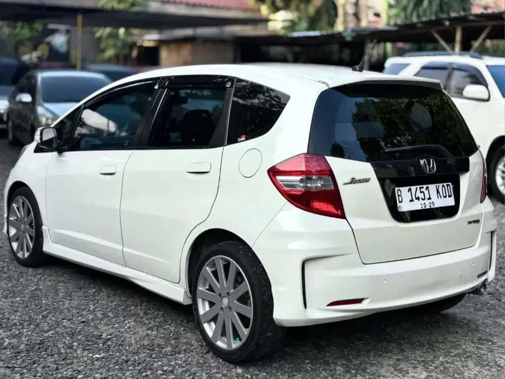 HONDA JAZZ RS AUTOMATIC 2012 LOW KM