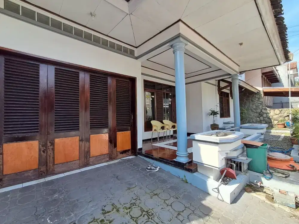 RUMAH CLASIK DI KOMPLEK BATU INDAH DEKAT BATUNUNGGAL MURAAH