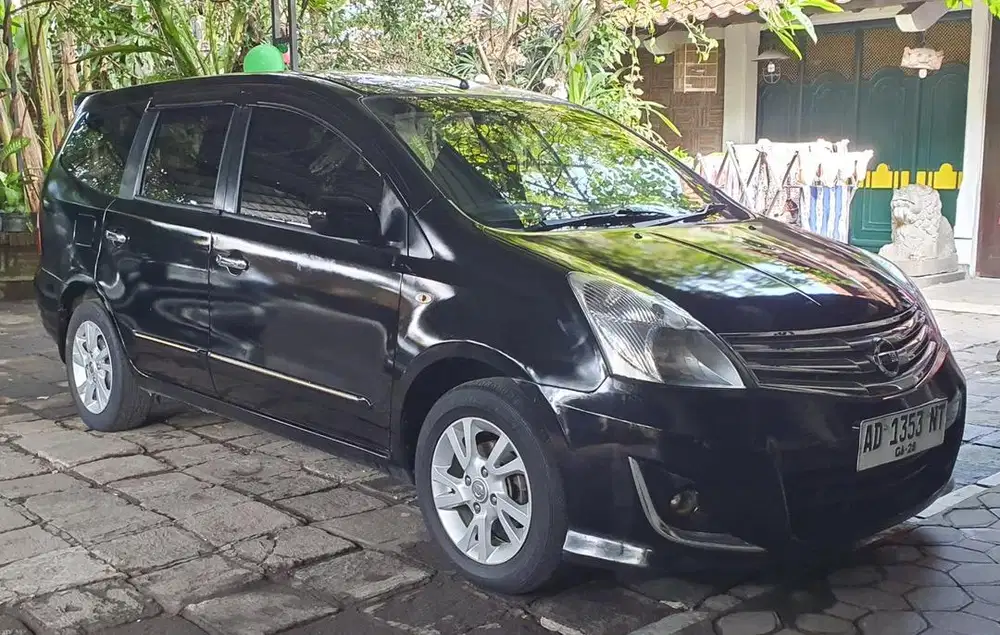 Nissan Grand Livina 1.5 XV Bensin-Manual 2013 Hitam
