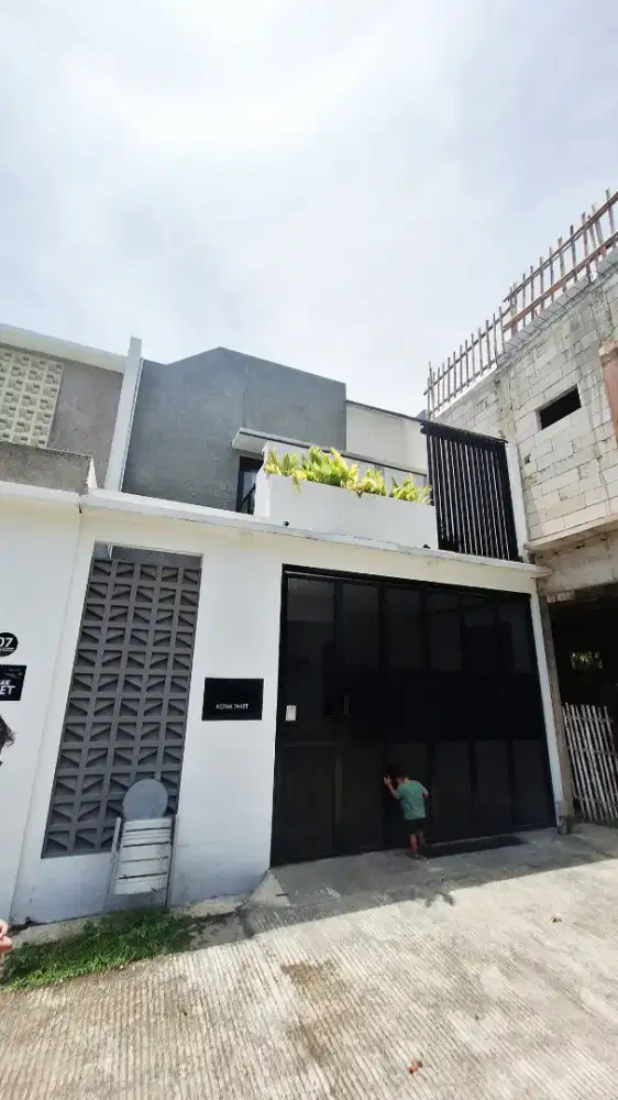 Rumah baru renovasi dengan rooftop best view adem