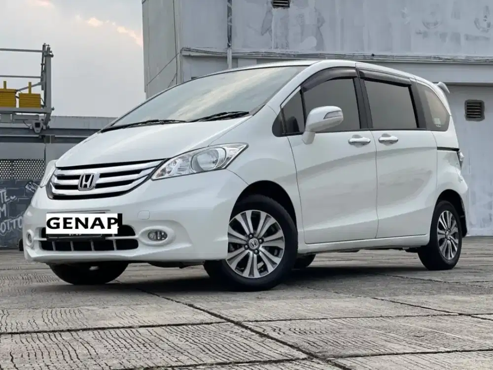 (DP 5jt) Honda Freed PSD Facelift AT 2015 Terawat Skali Siap Pakai