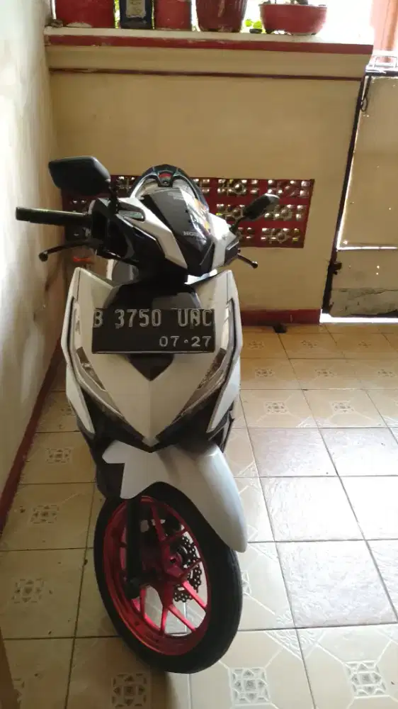 Jual Motor Vario 150 Esp Led Old 2017 Putih Velg Red Glossy BU