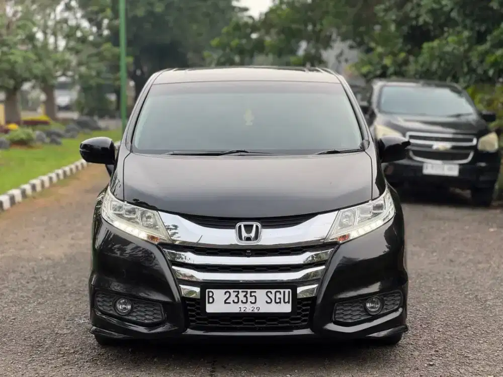 Odyssey 2.4 E CVT 2015 Hitam Mutiara