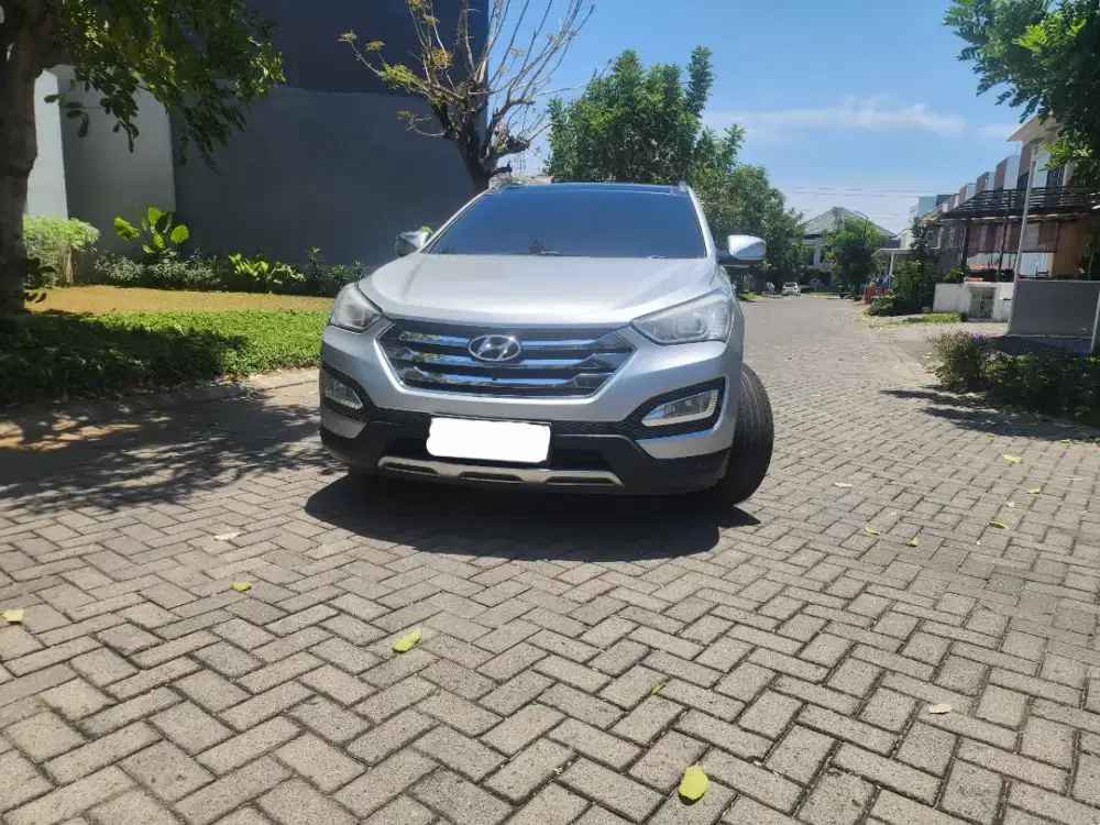 Hyundai santa-fe diesel CRDI kondisi sangat mulus terawat  dan low km