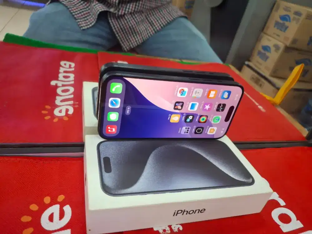 iPhone 15 pro 128 gb lengkap mulus resmi no minus