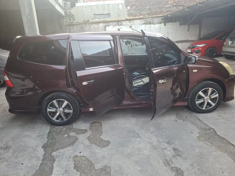 Nissan Grand livina 2011 Bensin