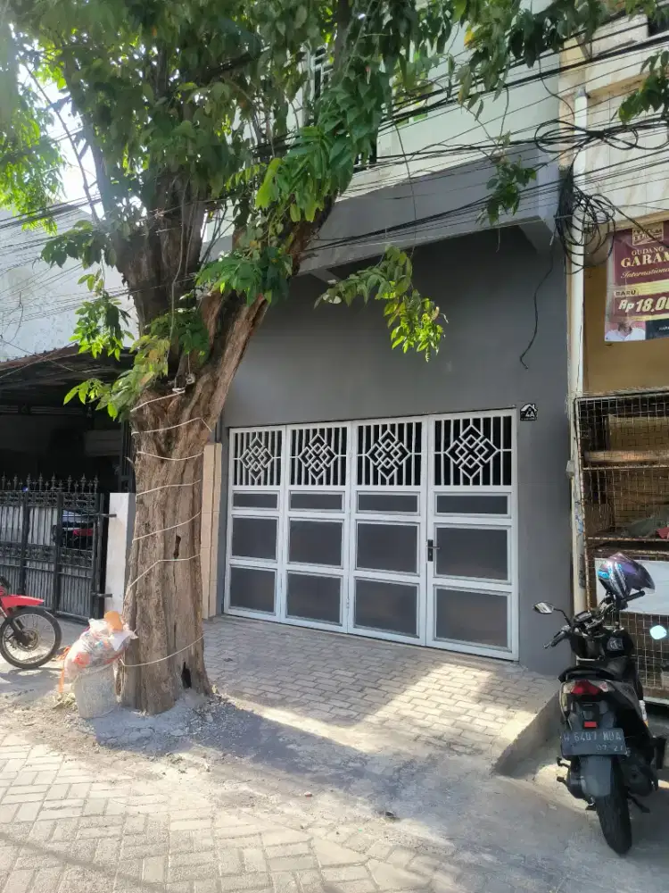 Dikontrakkan Rumah Usaha 2 lantai di Karah Agung