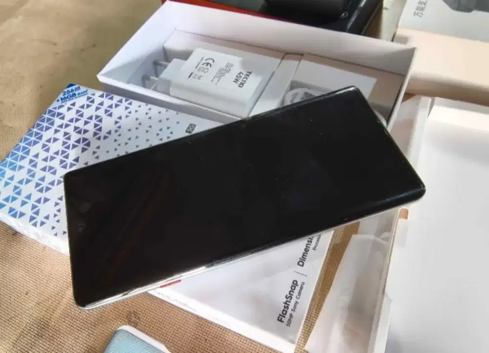 JUAL CEPAT TECHNO CAMON 40 PRO 5G RAM 8/256 GB MASIH GRESS