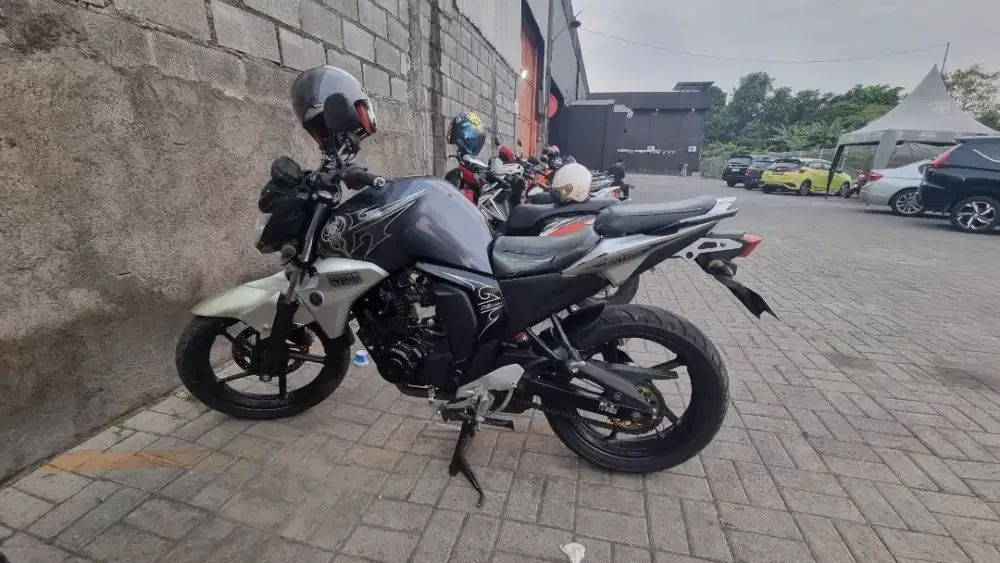 Jual yamaha byson 2016 warna abu-abu