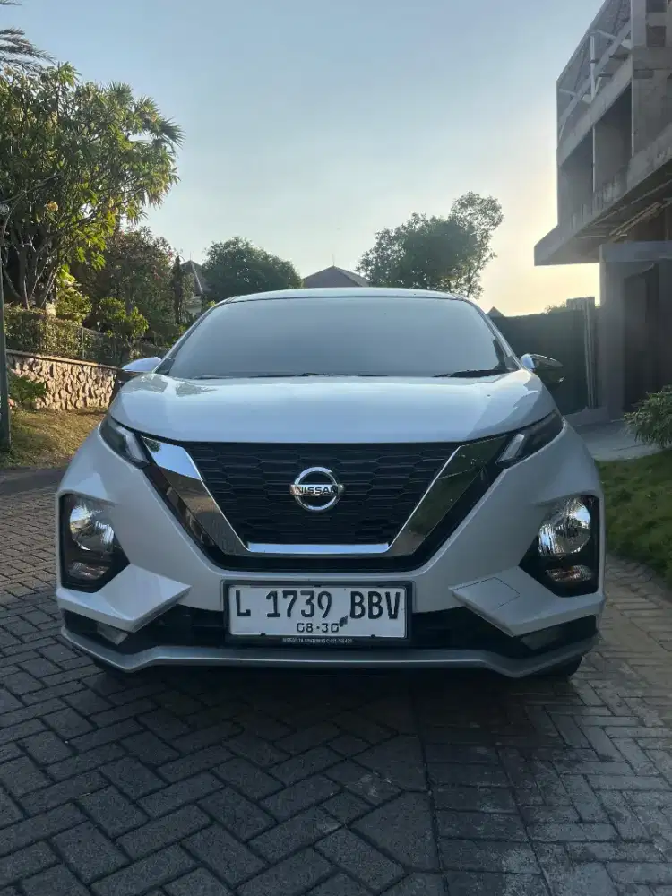 Nissan New Livina th 2022 type 1.5 New VL matic putih samsat baru