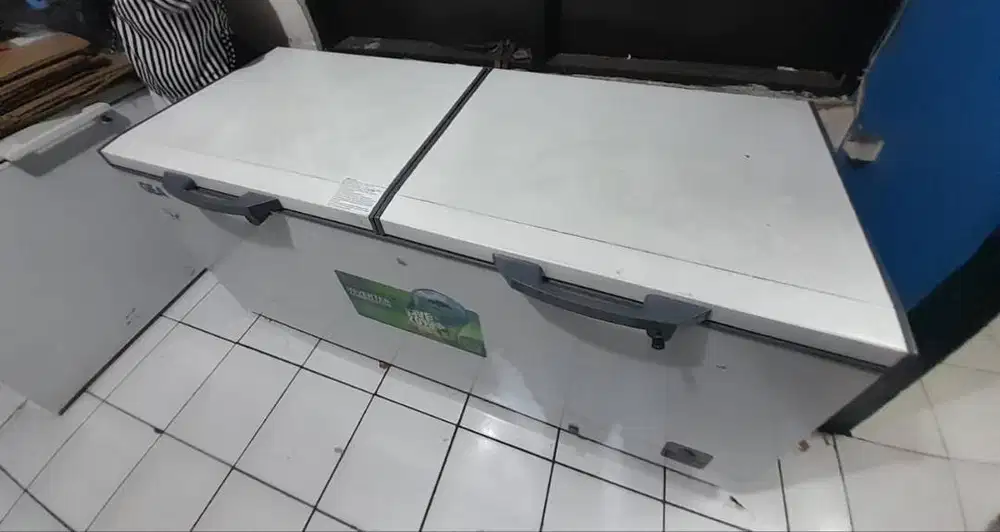Freezer GEA 600 Liter 140watt