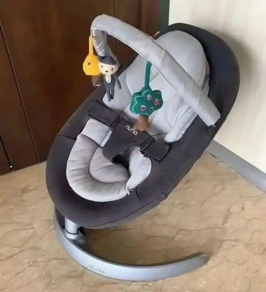 NUNA LEAF GROW BOUNCER + TOY BAR