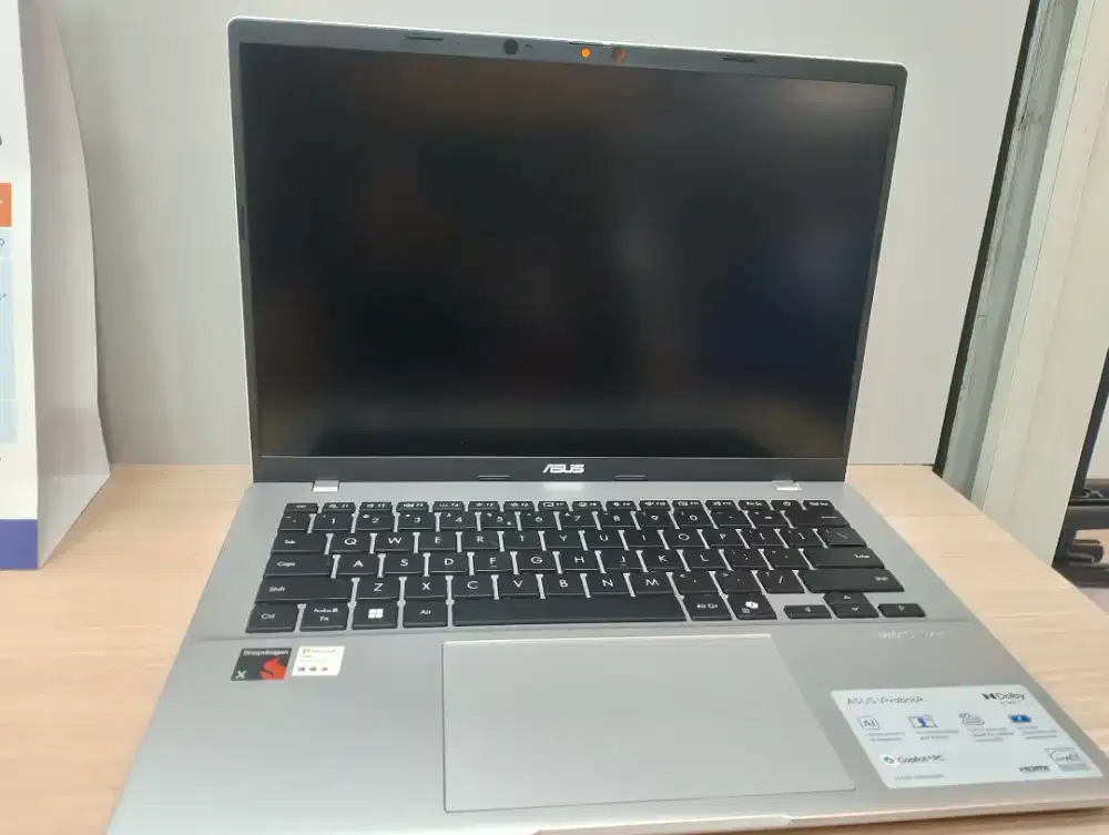 Asus Snapdragon 16 512GB
