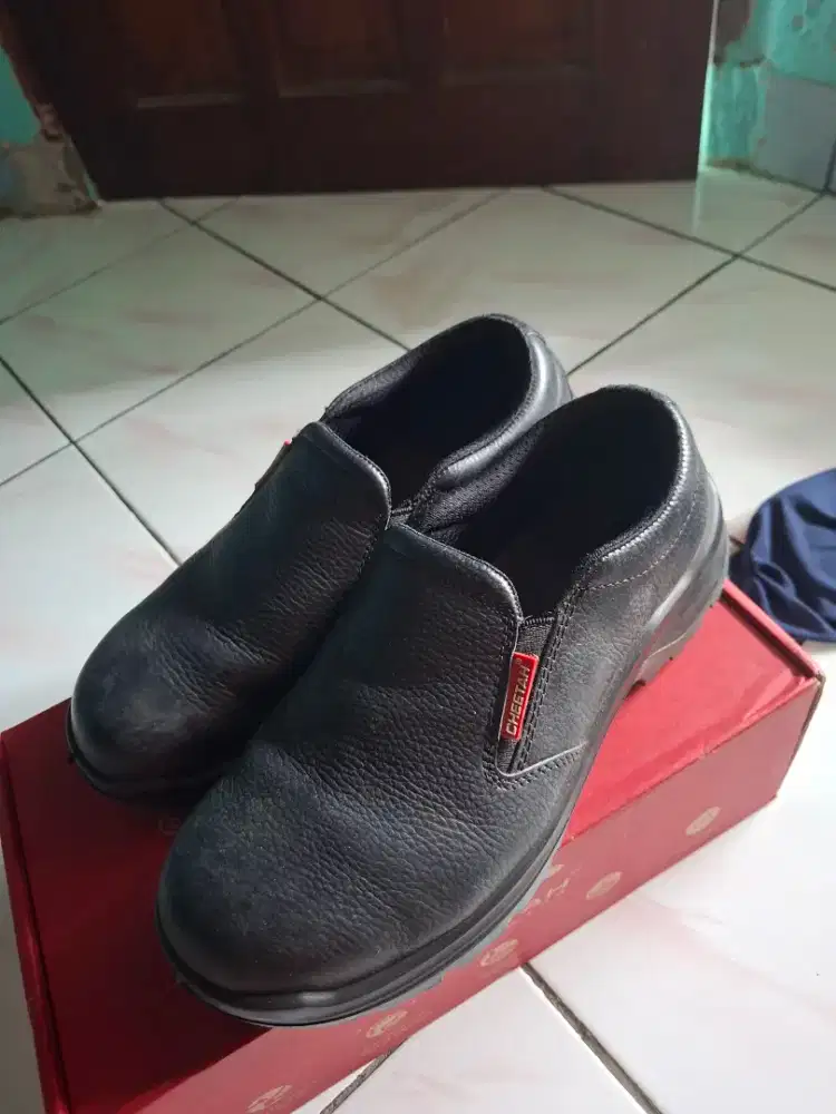 Sepatu safety cheetah