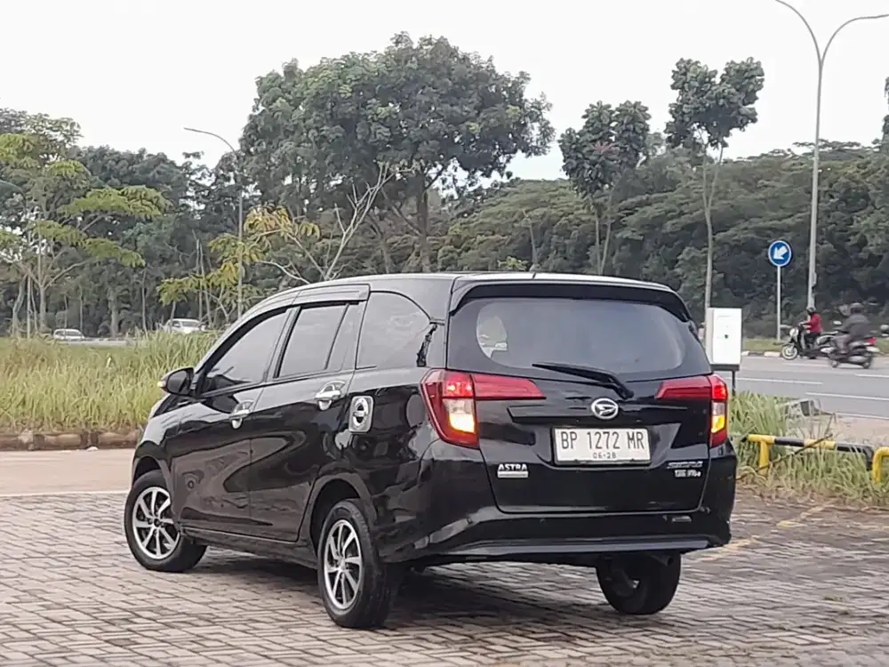 DAIHATSU SIGRA R AUTOMETIC TIPE PALING BAGUS PAJAK HIDUP TERAWAT