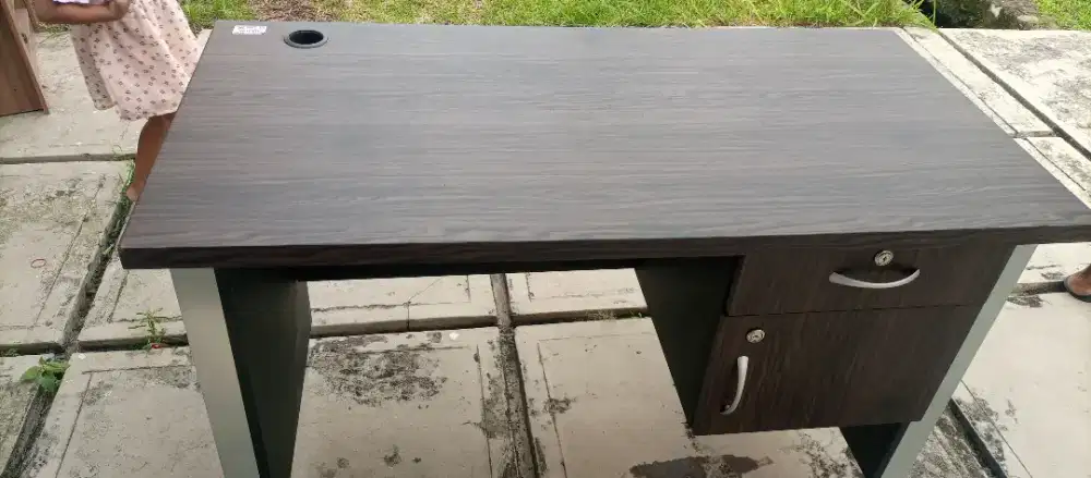 Meja Kantor baru