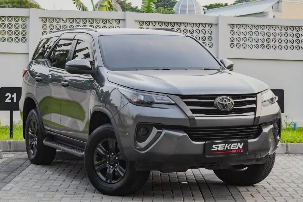 Toyota Fortuner 2.4G 2.4 G Diesel Solar AT Matic 2016 Abu Abu Metalik