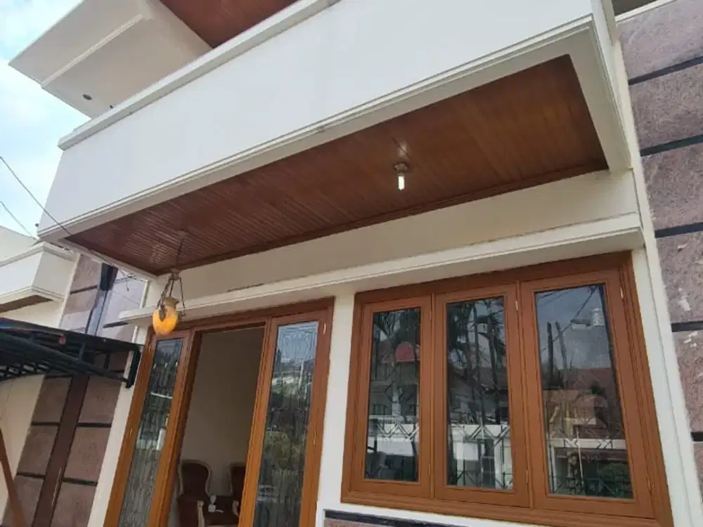Dijual Rumah Mewah Lantai Granit Elegan di Pulomas, Jakarta Timur